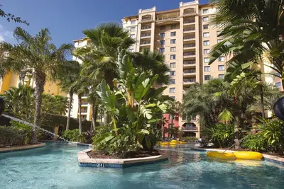 Image de 1bd/Orlando near Disney - Private Living Area, Full Kitchen, W/D and Balcony!