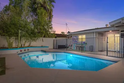 Image de Stylish Scottsdale Home W/ Pool Heating!