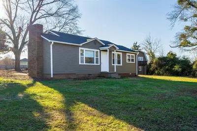 Image de Tiger's Refuge sleeps up to 18. 10 minutes to Clemson University