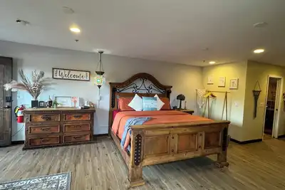 Image de Buddha’s Bedroom! Central Sedona, King Bed!