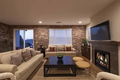 Image de Gallery on the Green- Luxurious home with amazing golf course view!