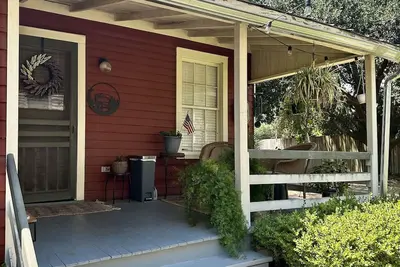 Image de Wensel Cottage in downtown Natchez Walking distance to most shops & restaurants.