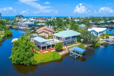 Image de Perfect 4-Bed/3-Bath Beach House w/ Heated Pool & Dock