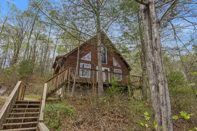 4br 14Guest Large Lakefront Cabin w/ Hot Tub +WiFi