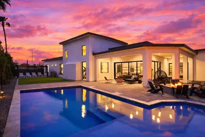 Image de Lenny Luxe-Brand New Designer Home-Private Pool