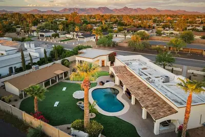 Image de Swss - Compound - Pool-HotTub-Golf-Shuffleboard-Outdoor Fun