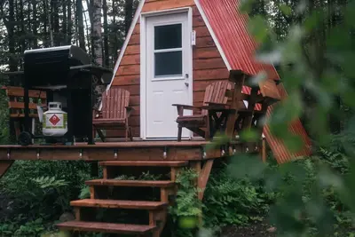 Image de Off-Grid Romantic A-Frame Nestled in Nature in Beautiful Blue Sea, Qc