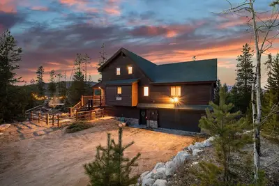 Image de Modern Mountain Cabin w/Hot tub, Sleeps 16, Pet Friendly, and Mountain Views