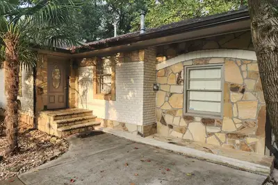 Image de A beautiful house in Brookhaven, Atlanta with a huge back yard, No Pets