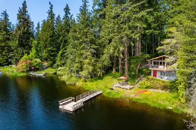 Image de Goss Lake Getaway by AvantStay | Lakefront Escape