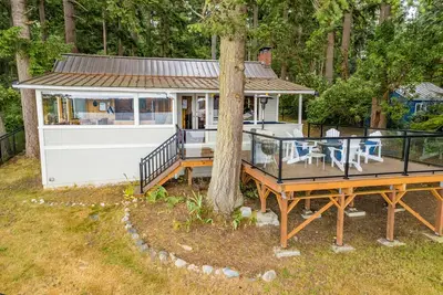 Image de Eagle Beach Retreat by AvantStay | Waterfront Home