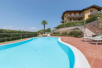 Image de Appartement \"Casa Bel Bosco\" au-dessus du lac de Garde avec piscine chauffée, terrasse et Wi-Fi