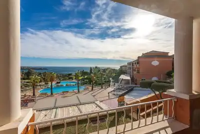 Image de Appartement 'Cap Esterel St Raphaël' avec Vue Mer, Piscine Commune et Terrasse Privée