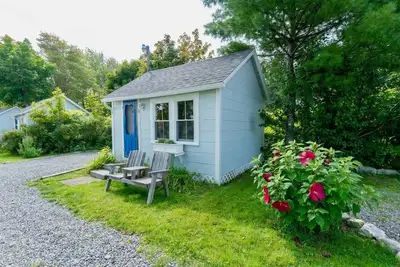 Image de Isleview Cottage 3 - 10 min drive to Acadia!