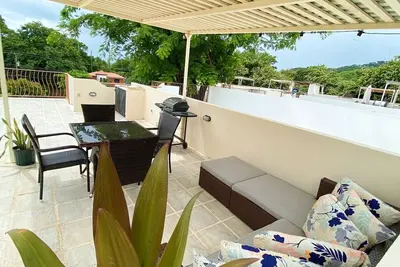 Image de Charming condo with a rooftop, across beach