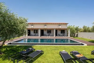 Image de Eightyfour Living with private pool