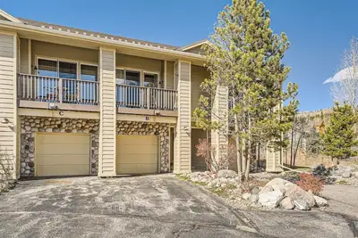 Image de 2 Bedroom Townhome with Private Garage! !