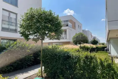Nice quiet apartment close to the airport on an intimate estate, family friendly