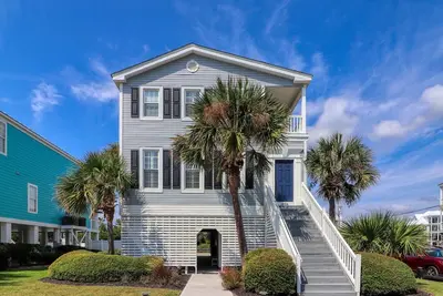 Image de The Blue Bo - Second Row Home with 4 bedrooms and a bonus bedroom
