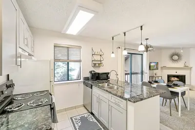 Image de New! Denver Tech Center - Walk to Parks and Light Rail - Fitness Center\/Pool