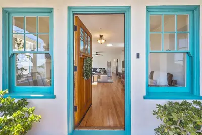 Image de 117v - Modern Avalon house, Wifi, Golf Cart and patio with Bbq, Ocean Views