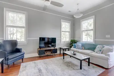 Image de Historic 1800's Condo, Forsyth | Dog-Friendly!