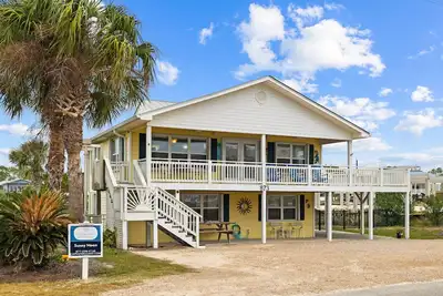 Image de Sunny Moon: 4 Bedroom Gulf Beaches Home- Sleeps 10, Pet Friendly, Private Pool!