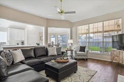 Image de Tch - Spacious 4bd/2ba in Lewisville w/ Workspace