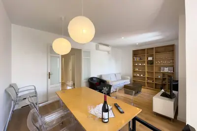 Appartement confortable de 4 chambres à coucher à quelques minutes du centre