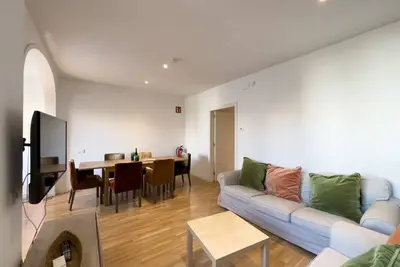 Superbe appartement de 4 chambres à coucher à quelques minutes du centre