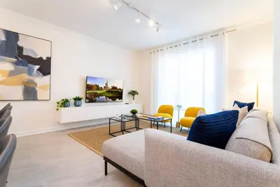 Chic Modern Marvel-Spacious, Themed Bedrooms, Private Pool