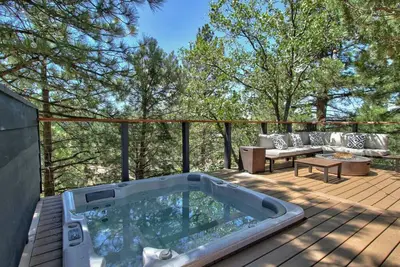 Image de Moonridge Chalet A-frame cabin w\/ Bbq, views, spa
