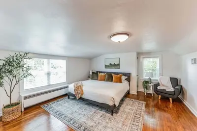 Image de Unique Cottage + King Bed + Kids toy room