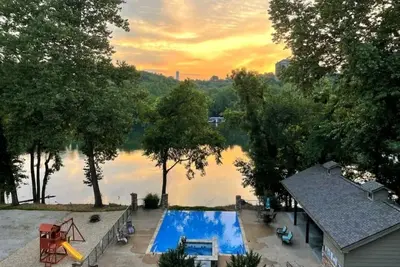 Image de Branson Hidden Gem:\nNo Stairs/3 Plush King beds\nMinutes to Downtown Attractions