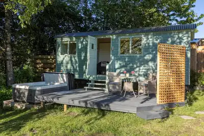 Image de Cosy Shepherds Hut in the Scottish Highlands with hot tub (pet friendly)