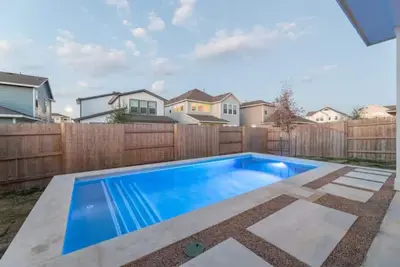 Image de 4br/3. 5bh Private Pool: 5m Airport, F1 & 2300 Sqft