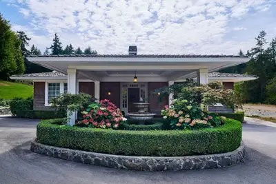 Image de Beautiful Country Home on 4 gated acres, with beautiful patio and fire pit! !