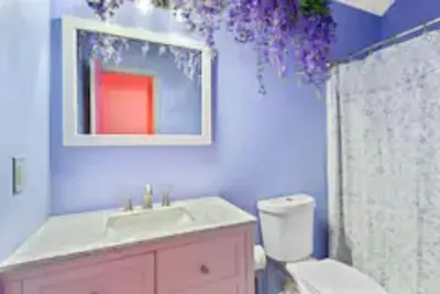 Image de Fabulous Girls Night Inn Pink House!