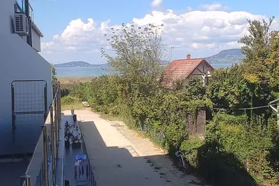 Image de Appartement de vacances avec un mobilier moderne au bord de l'eau, avec climatisation