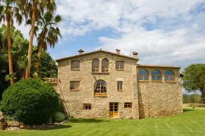 Image de Fantástica Masía Rodeada de más de 10. 000 m2 de Jardín con una Preciosa Piscina
