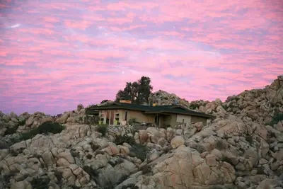 Image de Spectacular boulder setting with stunning vistas