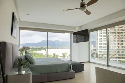 Image de Stunning 4 Bedroom Oceanfront Apartment