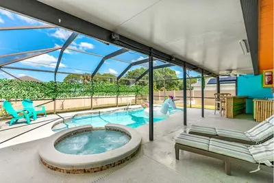 Image de Private Florida Home with Pool and Hot Tub Enclosure, King Bed in Master Suite