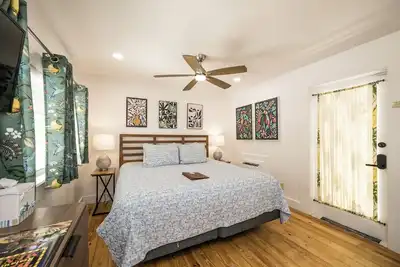 Image de Room 2 (1 Queen Bed & Single Sleeper Sofa)