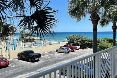 Image de Large, beautiful, beachfront condominium available for 23\/24 season.