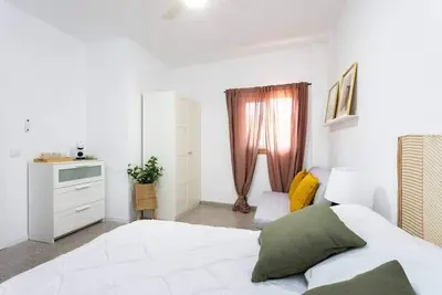 Image de Eden Rentals 01b Surfy Stylish Bed&Coffee Room