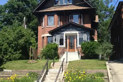 Image de Clean, cozy, spacious 1-bedroom basement apartment - monthly rental.