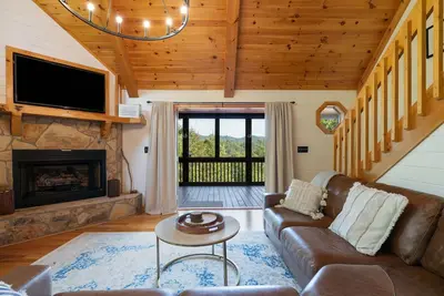 Image de The Sanctuary in Blue- Long Range Mountain Views