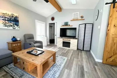 Image de Cozy Vacation House with Bbq, fireplace and patio