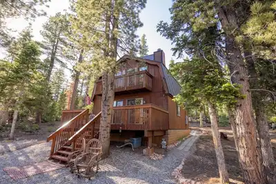 Image de Evergreen Escapes Cabin surrounded by Dixie National Forest